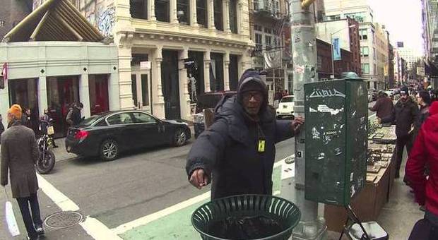 La giornata di un senzatetto a New York: il nuovo video dei Gambles