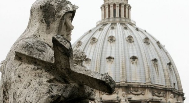 Il Vaticano respinge vittime della pedofilia, protesta a San Pietro