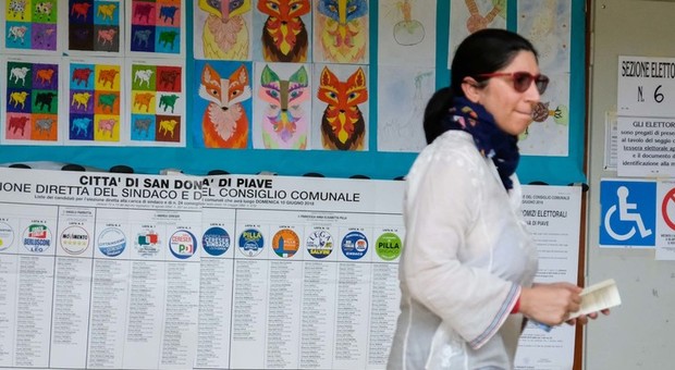 Europee, metà dei giovani italiani non sa ancora per chi votare. E l'ambiente non è una priorità