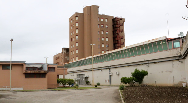 Lite nel carcere di Benevento, detenuti danno fuoco alla cella