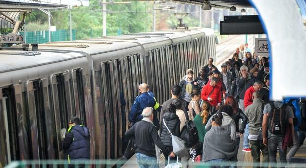 Roma-Lido, cresce il servizio del trenino: intensificato nei giorni feriali. Ecco i nuovi orari