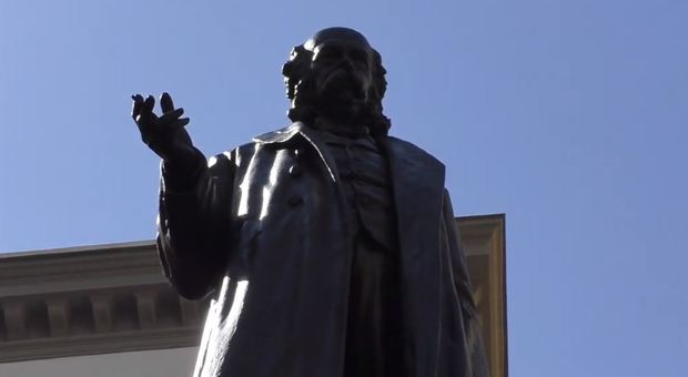 Napoli, concluso il restauro della statua di Ruggiero Bonghi nel centro storico