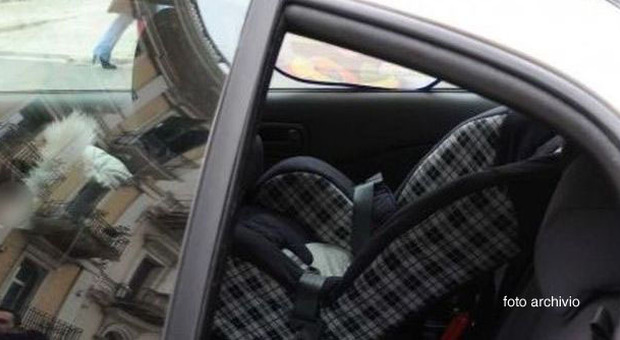 Bimbo di 3 anni resta intrappolato nell'auto: muore soffocato dal caldo. Dramma negli Usa