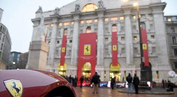 Ferrari, Jefferies conferma "hold" e alza target price