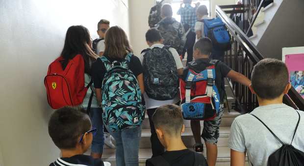 Scuola Lazio, Zingaretti: «A settembre test sierologici per il personale scolastico»