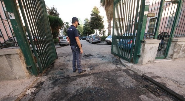 Napoli, terrore nella notte: esplode un'auto al Rione Luzzatti