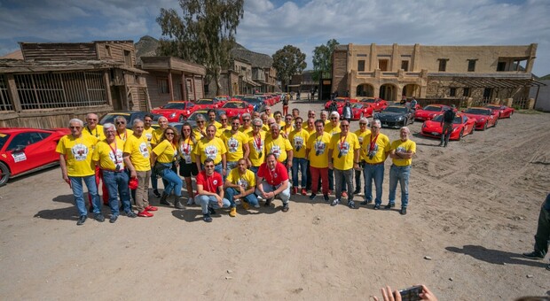 «Passione rossa», oltre 40 Ferrari hanno sfilato nel deserto di Tabernas