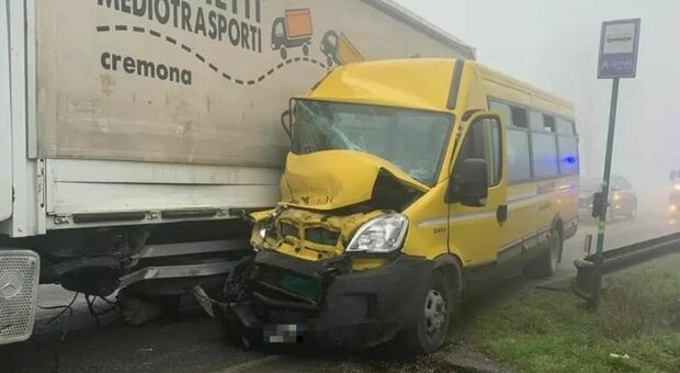 Incidente tra scuolabus e camion a Leno: paura per i 20 studenti a bordo