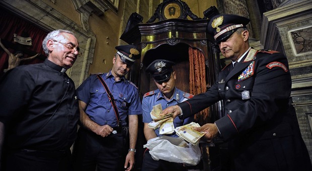 immagine Ritrovati 36mila Euro nel confessionale della chiesa (foto Paolo Caprioli/Ag.Toiati)