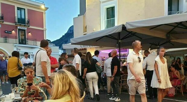 Covid a Capri, nuovi positivi e il sindaco accusa: «Colpa di feste e cene senza regole»
