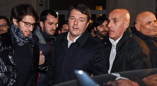 Pd, Renzi chiede l'unità. La minoranza: "Ormai partito personale"