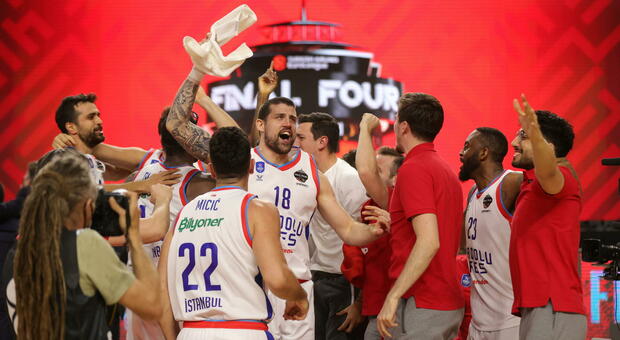 Basket, Micic show: l'Efes batte il Barcellona (86-81). L'Eurolega è turca. Milano al terzo posto