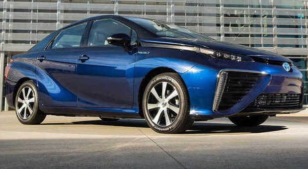 La Toyota Mirai, l'auto ad idrogeno già in vendita