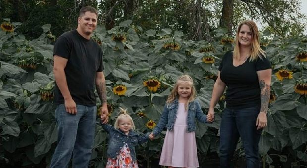 Famiglia scomparsa giovedì, ritrovati tutti morti: mamma, papà e due bambine