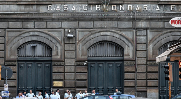 Coronavirus a Napoli, Poggioreale è il primo carcere con termoscanner