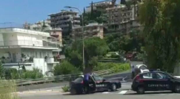 i carabinieri sul luogo dell'incidente a Gaeta