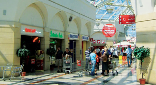 Rivoluzione Auchan: fuori i francesi, ipermercati ceduti a Conad