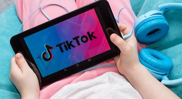 TikTok limitato ai minorenni: massimo 60 minuti di utilizzo al giorno. Ecco come funzionerà il blocco