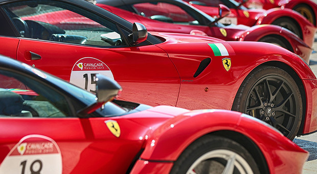 Capri, l’evento Ferrari Cavalcade sbarca in Campania: 100 rosse da tutto il mondo