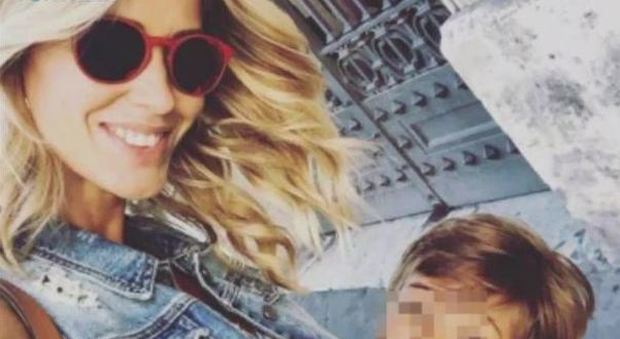 Elena Santarelli: «Non mostrerò mai più il viso di mio figlio sui social»