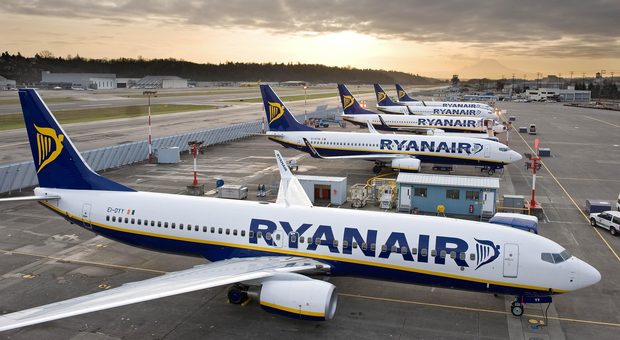 Ryanair, troppi bagagli gratis: a pagamento anche il trolley in stiva?