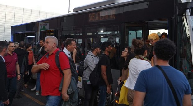 Roma, sciopero Ama e Atac: il 25 ottobre sarà venerdì nero per metro e bus