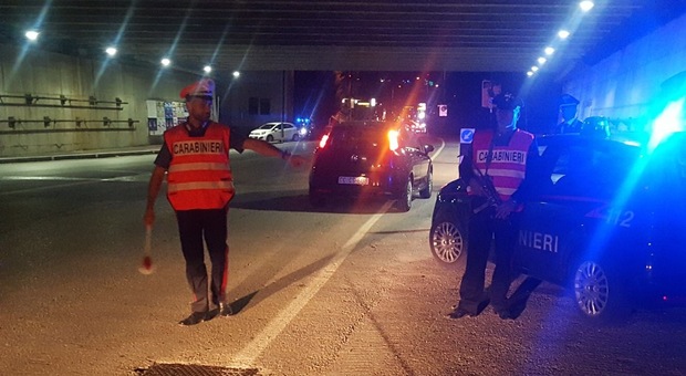 Ubriaco insulta l’autista del bus 19enne multato dai carabinieri