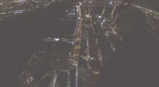 Salta dal nuovo World Trade Center, guarda l'incredibile video di New York di notte