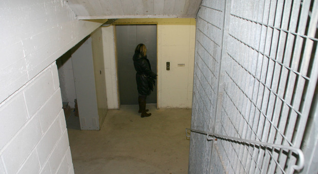 Jesi, nove prigionieri nell’ascensore venti minuti di paura per il blocco