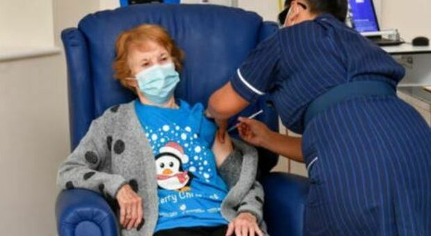 Vaccino in GB, chi è Margaret Keenan, la 90enne prima vaccinata in Occidente