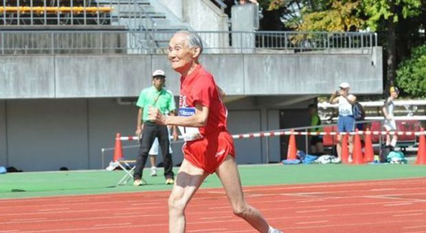 Ha 105 anni e corre i 100 metri da record: "Volevo andare forte come Bolt"
