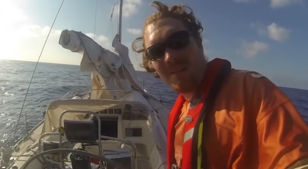 Barca fantasma al largo delle Bermuda, il video del marinaio: «Spero di non trovare corpi di persone morte»