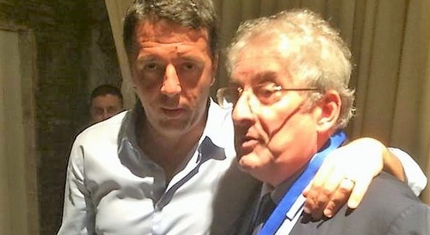 Matteo Renzi insieme al segrtario del Pd regionale Magorno