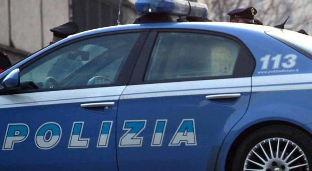 Roma, inseguiti da due poliziotti in bici e arrestati dopo aver rubato 500 euro