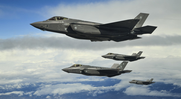Gli Stati Uniti inviano F-35 in Europa (per la prima volta) per assistere la Nato contro la minaccia russa. Dall'Italia gli F-16 sul fronte orientale