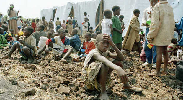 Bambini orfani del genocidio del Ruanda del 1994