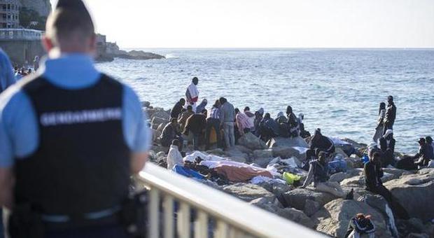 Caos migranti, il ministro Alfano: "A Ventimiglia un pugno in faccia all'Ue"