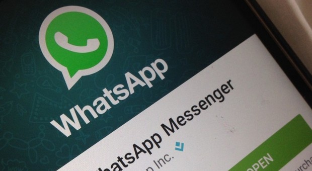 WhatsApp cerca di proteggere le nostre chat: ma ecco che succede se l'amico non aggiorna