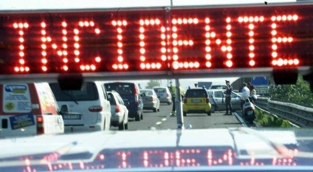 Tamponamento fra sei auto in Tangenziale: traffico in tilt