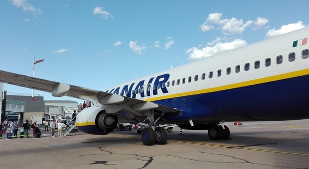 Ryanair cancella il volo e fa saltare la vacanza: coppia salentina risarcita di duemila euro