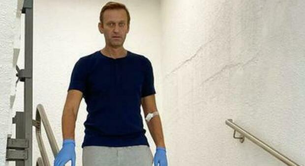 Aleksei Navalny, i progressi sui social: «Ora mi tremano le gambe, la guarigione non sarà veloce»
