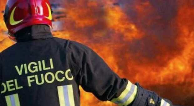 Benevento, la casa va in fiamme: anziano muore nel rogo, salva badante
