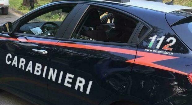 Accoltella il marito 76enne dopo una lite e poi chiama i carabinieri. Arrestata donna di 34 anni