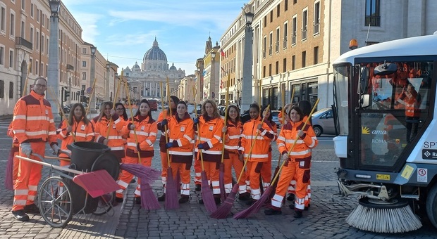 Le strade di Roma più pulite durante i weekend: ecco i nuovi 83 netturbini in servizio dal sabato al martedì