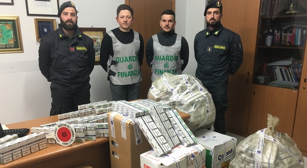 Traffico di sigarette di contrabbando sulla rotta balcanica: maxi sequestro a Mondragone