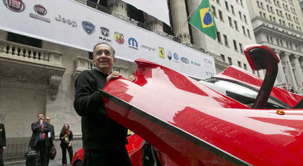 Sergio Marchionne con LaFerrari davanti alla borsa di Wall Street