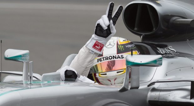 Lewis Hamilton festeggia in Canada