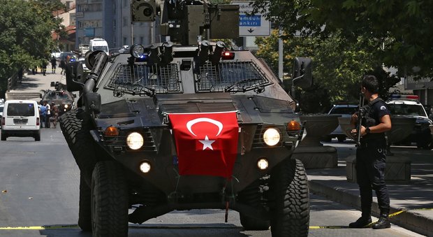 Istanbul, spari in un municipio: il vicesindaco ferito gravemente