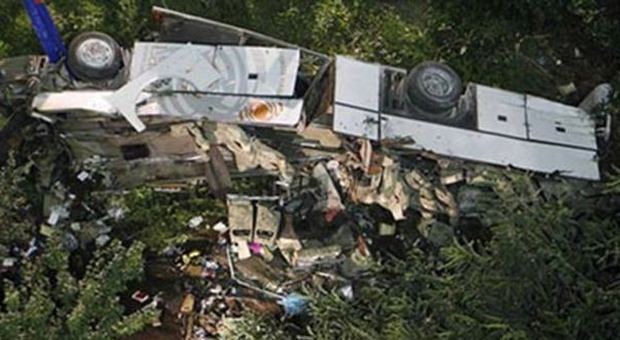 Strage del bus in Campania, indagati i vertici di Autostrade
