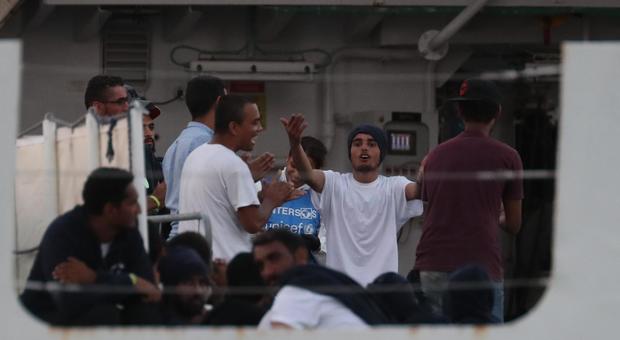 Migranti, tensione Salvini-Colle: Mattarella sblocca sbarco Diciotti
